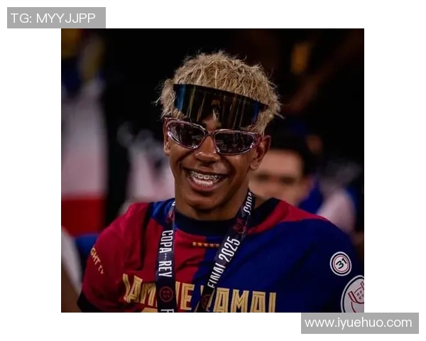 滕卡特：小罗踢球充溢法力在伯纳乌赢得掌声 不要比较亚马尔梅西